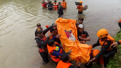 Tim SAR Evakuasi Bocah 13 Tahun Terseret Arus Sungai Siori Cepoko hingga Tewas
