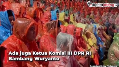 [Video] Momen Bupati-Wali Kota PDIP Hujan-hujanan saat Ziarah ke Makam Bung Karno