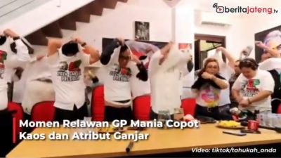 [Video] Momen Relawan GP Mania Lepas Kaos dan Atribut Ganjar Pranowo