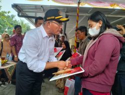 Menko PMK Beri Bantuan Korban Banjir Semarang