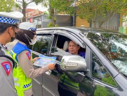 Satlantas Polres Blora Bagikan Brosur di Hari Pertama Operasi Keselamatan Candi