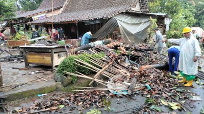 7 Desa di Borobudur Porak Poranda Disapu Angin Kencang