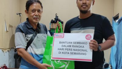 Sambut HPN, Jurnalis FC dan Alfamart Berbagi Sembako dengan Wartawan Senior
