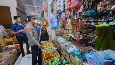 Polsek Mranggen Cek Stok Minyak Goreng Bersubsidi Jelang Ramadhan di Pasar Tradisional