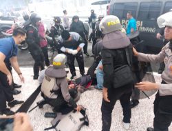 Ricuh Suporter PSIS Paksa Masuk Stadion Jatidiri, Gas Air Mata dan Water Cannon Ditembakkan