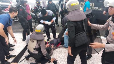 Ricuh Suporter PSIS Paksa Masuk Stadion Jatidiri, Gas Air Mata dan Water Cannon Ditembakkan