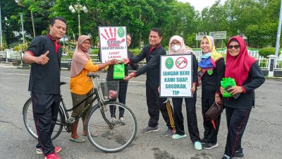 Kampanye Zona Integritas menuju WBK, PN Blora Bagikan Puluhan Kilogram Gula