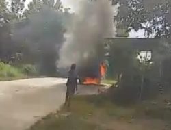 Diduga Konsleting, Sebuah Truk Mixer di Blora Ludes Terbakar