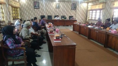 Ketua DPRD Demak: Banjir Akibat Tumpukan Sampah Hambat Aliran di Pilar Jembatan