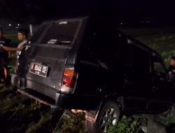 Sebuah Minibus di Blora Terperosok ke Sawah Saat Hendak Mengisi BBM
