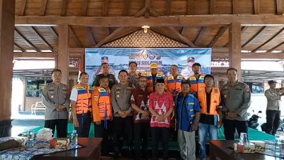 Banyak Kecelakaan Air, Pengunjung dan Nelayan Diwajibkan Pakai Life Jacket di Rawa Pening