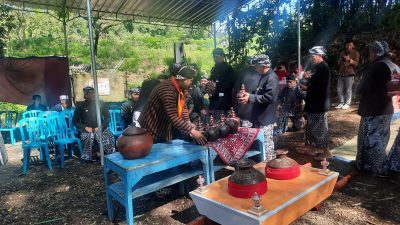 Jelang Hari Jadi, Forkopimcam Tengaran Ambil Air Perwitasari di Sruwen