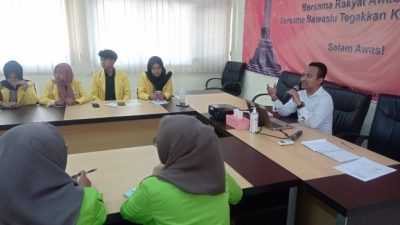 Belajar Soal Kelembagaan, Mahasiswa UNNES dan UIN Walisongo Sambangi Bawaslu Semarang