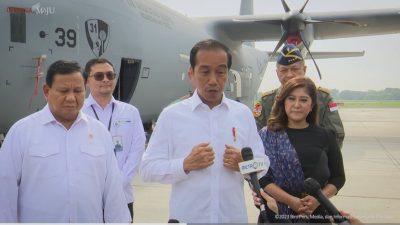 Bermandikan Air Kembang, Pesawat Super Hercules Baru Diserahkan Jokowi