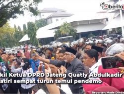 [Video] Demo di Depan DPRD Jateng Ricuh, Massa Bakar Ban
