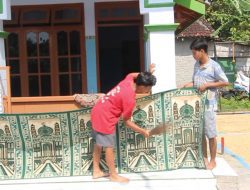 Sambut Ramadan, Puluhan Remaja di Blora Bantu Bersihkan Masjid 
