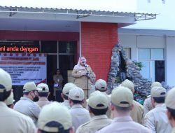 Ita Tegaskan ASN Harus Melayani bukan Dilayani