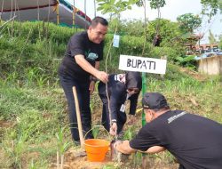Pemkab Blora Tanam Ribuan Pohon di Hari Desa Asri Sedunia