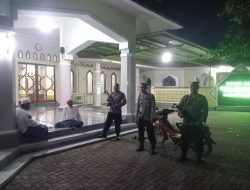 Polisi Patroli di Tempat Ibadah di Blora