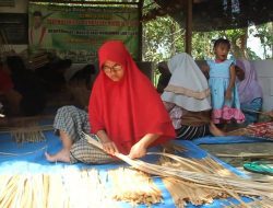 Berkah Ramadhan, Pengrajin Tempat Parcel di Blora Banjir Pesanan