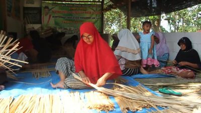 Berkah Ramadhan, Pengrajin Tempat Parcel di Blora Banjir Pesanan