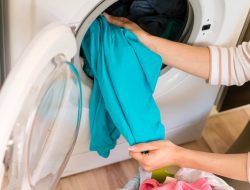Menunggu Waktu Berbuka dengan Mencuci Baju di Laundry Self Service, Cuci Cepat dengan Harga Terjangkau