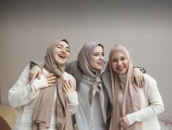15 Ide Outfit Bukber Simple tapi Tetap Fashionable