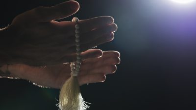 Fadhilah Sholat Tarawih Malam ke 16: Selamat dari Siksa Api Neraka