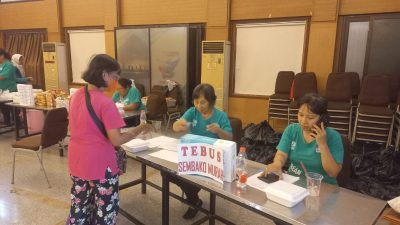Apresiasi Nasabah Aktif Pilah Sampah, Bank Sampah Mulyo Sedoyo Gelar Bazar Tebus Sembako Murah