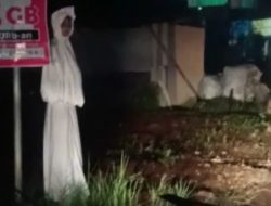 Nge-Prank Jadi ‘Pocong’ Seorang Remaja di Demak Dihajar Warga