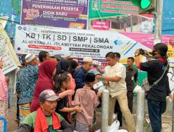 Hotel Santika Pekalongan dan PHRI Bagi Takjil Gratis di Bulan Ramadhan