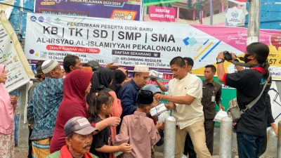 Hotel Santika Pekalongan dan PHRI Bagi Takjil Gratis di Bulan Ramadhan