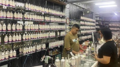 Aroma Oud, Parfum Khas Timur Tengah Banyak Diburu Pembeli selama Ramadhan