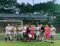 Jurnalis FC Bareng Identix Coffee Ngabuburit dengan Bermain Bola