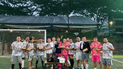 Jurnalis FC Bareng Identix Coffee Ngabuburit dengan Bermain Bola