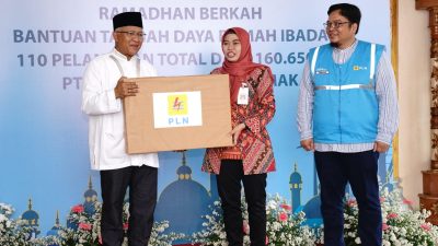 PLN UP3 Demak Bagikan 160.650 VA Listrik Gratis untuk 110 Masjid