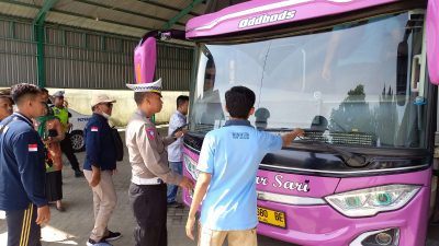 Ram Check Bus Arus Mudik Gratis, Petugas Temukan Ban Belakang Tak Laik Jalan