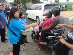 Umat Kristiani di Blora Bagikan Ratusan Takjil