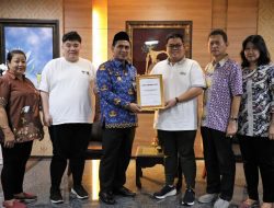 Jaga Kerukunan dan Toleransi Antar Umat Beragama, Taj Yasin Raih Penghargaan SHRK 2023
