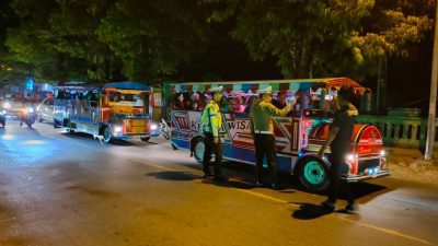 Malam Lebaran, Petugas Halau Kereta Kelinci Masuk Kota