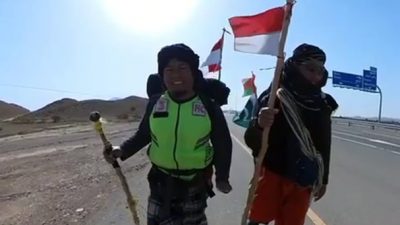 Rela Jalan Kaki Demi ke Tanah Suci, Yunus Abdurrahman Memulai Perjalanan dari Tahun 2022