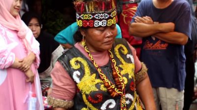 Ida Dayak, Perempuan Sakti Penyembuh Umat