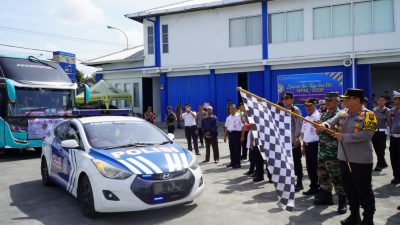 Polres Semarang Berangkatkan 2 Bus Pemudik Kembali ke Jakarta