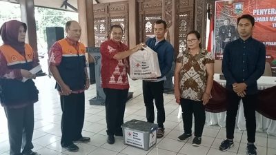 Masyarakat Terkena Bencana, Bupati Semarang Serahkan Sejumlah Bantuan Sosial
