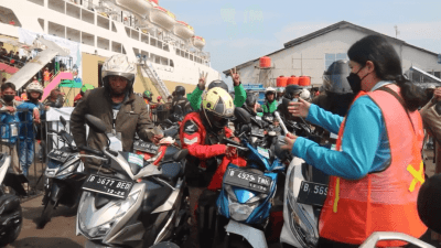 Mudik Gratis Naik Kapal, Ribuan Pemudik Motor Tiba di Pelabuhan Tanjung Emas Semarang