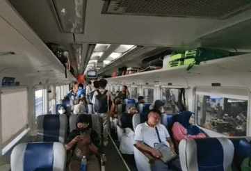 pemudik kereta