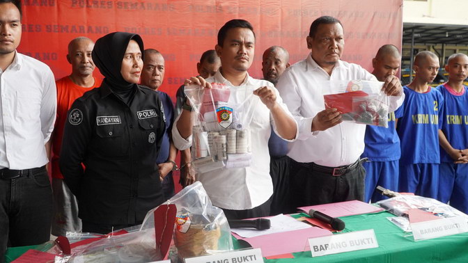 penjual bubuk petasan