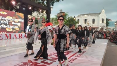 Pemkot Semarang Gelar Festival Sarung di Kota Lama