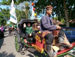 Bupati Antarkan 45 Bacaleg PKB Blora ke KPU Menaiki Kereta Kencana