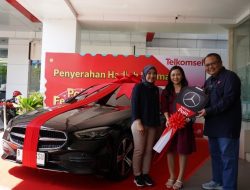 IRT asal Semarang Menang Mercedes-Benz C200 Hadiah Utama Telkomsel Poin Festival 2022